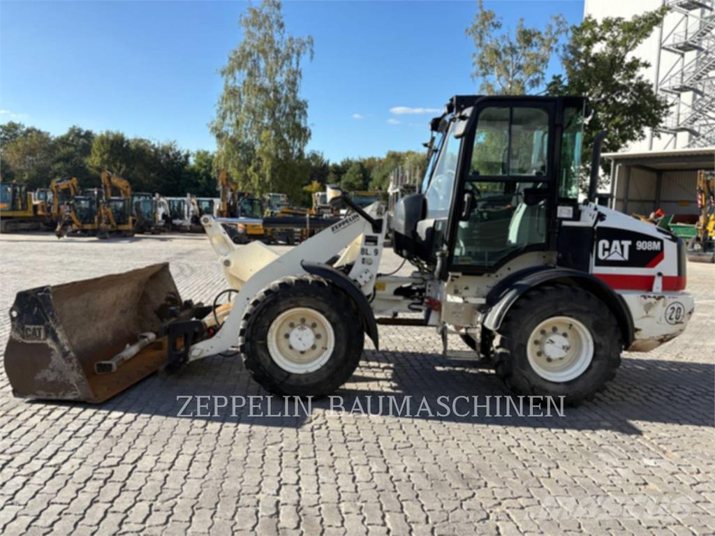 CAT 908M Iekrāvēji uz riteņiem