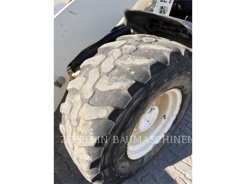 CAT 908M Iekrāvēji uz riteņiem