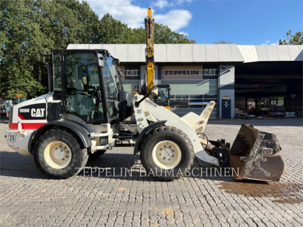 CAT 908M Iekrāvēji uz riteņiem