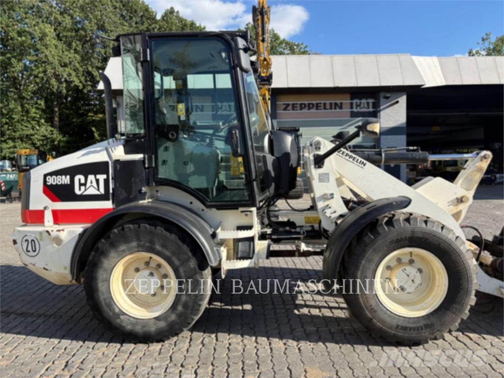 CAT 908M Iekrāvēji uz riteņiem