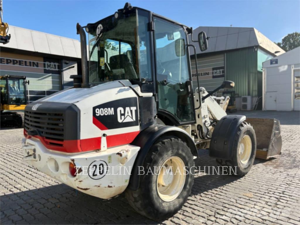 CAT 908M Iekrāvēji uz riteņiem