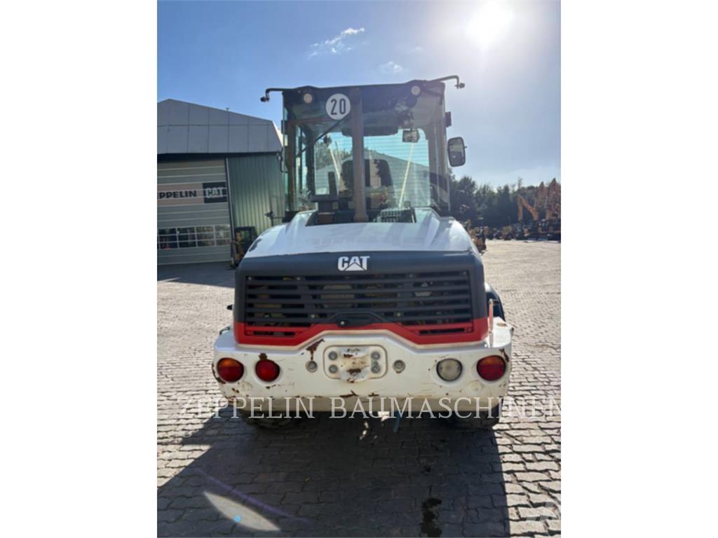 CAT 908M Iekrāvēji uz riteņiem