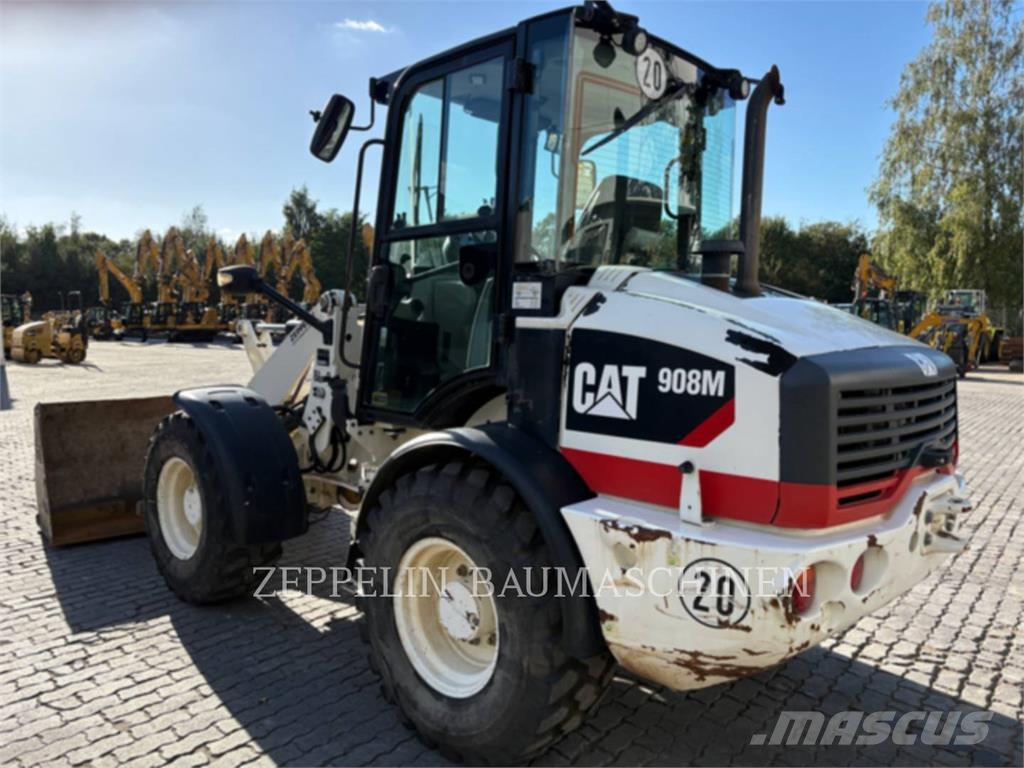 CAT 908M Iekrāvēji uz riteņiem