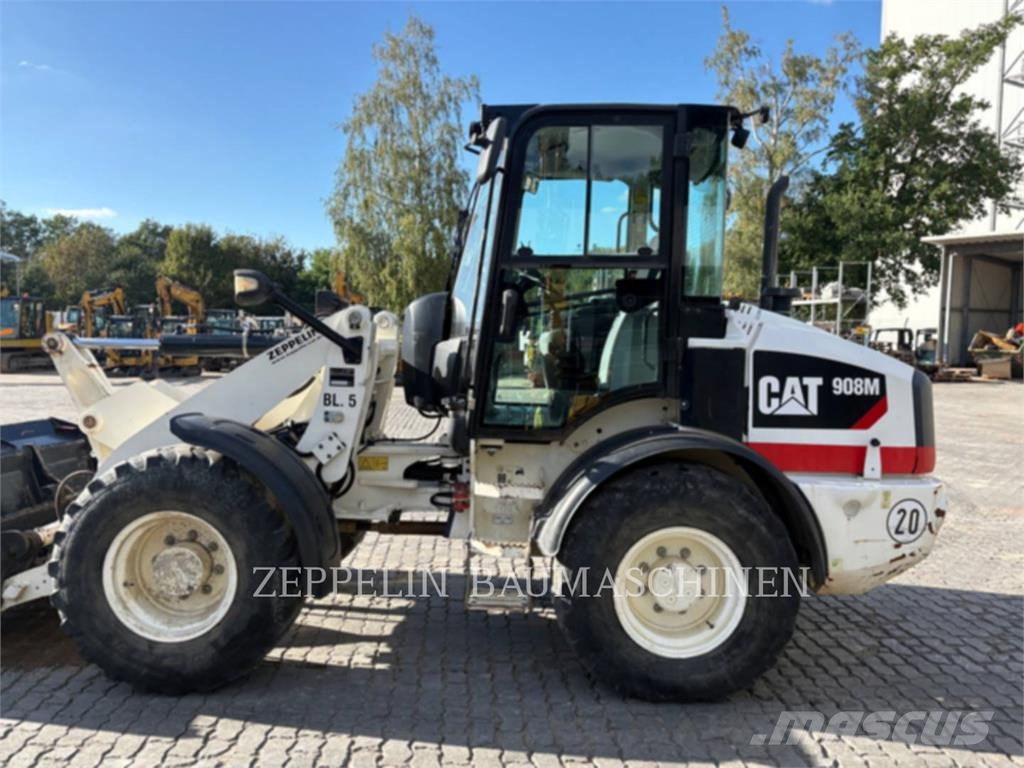 CAT 908M Iekrāvēji uz riteņiem