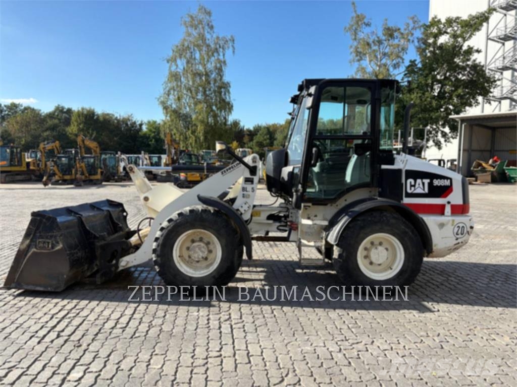 CAT 908M Iekrāvēji uz riteņiem