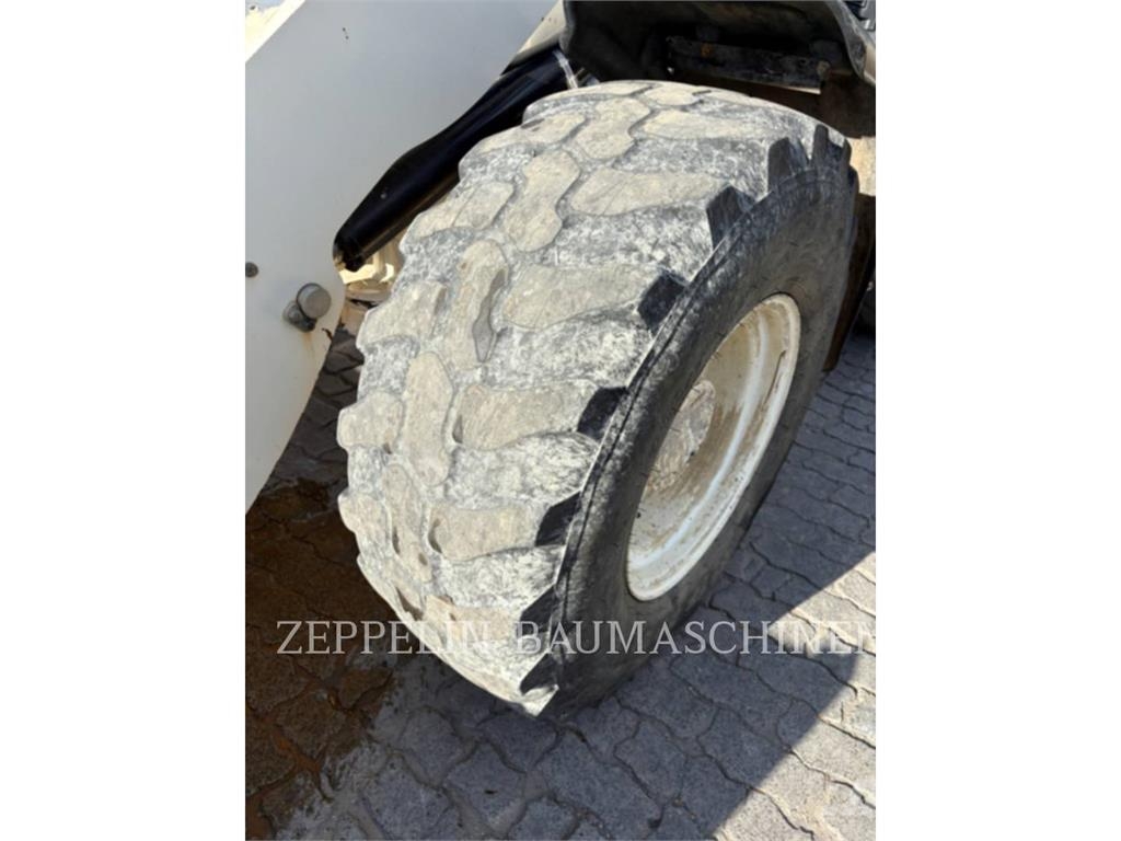CAT 908M Iekrāvēji uz riteņiem