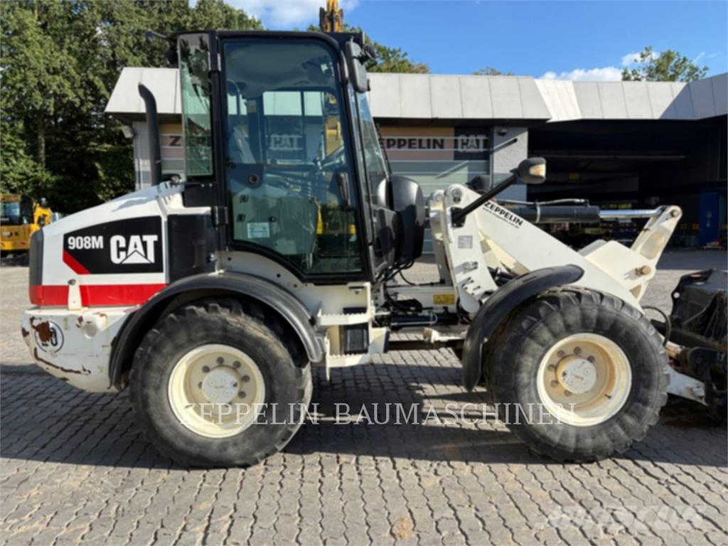 CAT 908M Iekrāvēji uz riteņiem