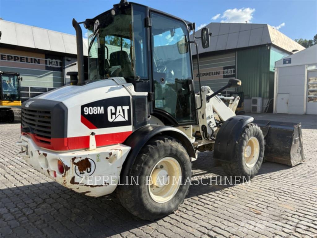 CAT 908M Iekrāvēji uz riteņiem