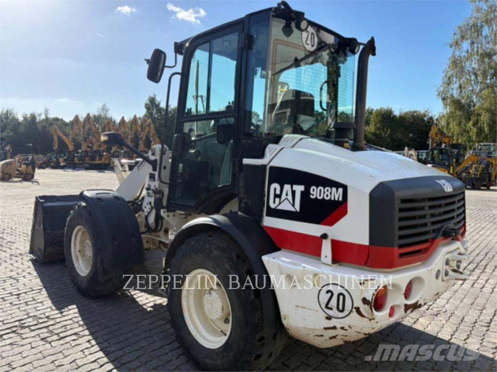 CAT 908M Iekrāvēji uz riteņiem