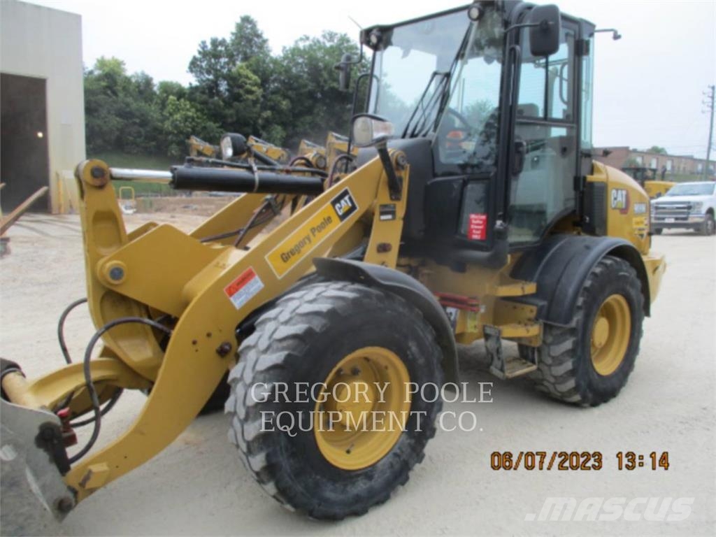 CAT 908M Utovarivači na točkove