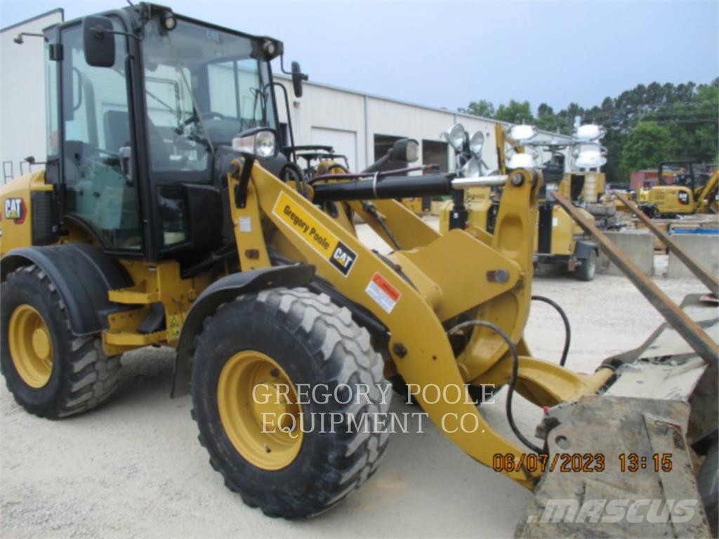 CAT 908M Utovarivači na točkove