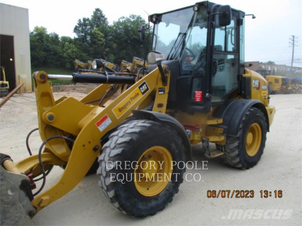 CAT 908M Utovarivači na točkove