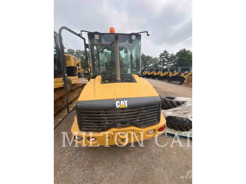CAT 908M Gumikerekes homlokrakodók