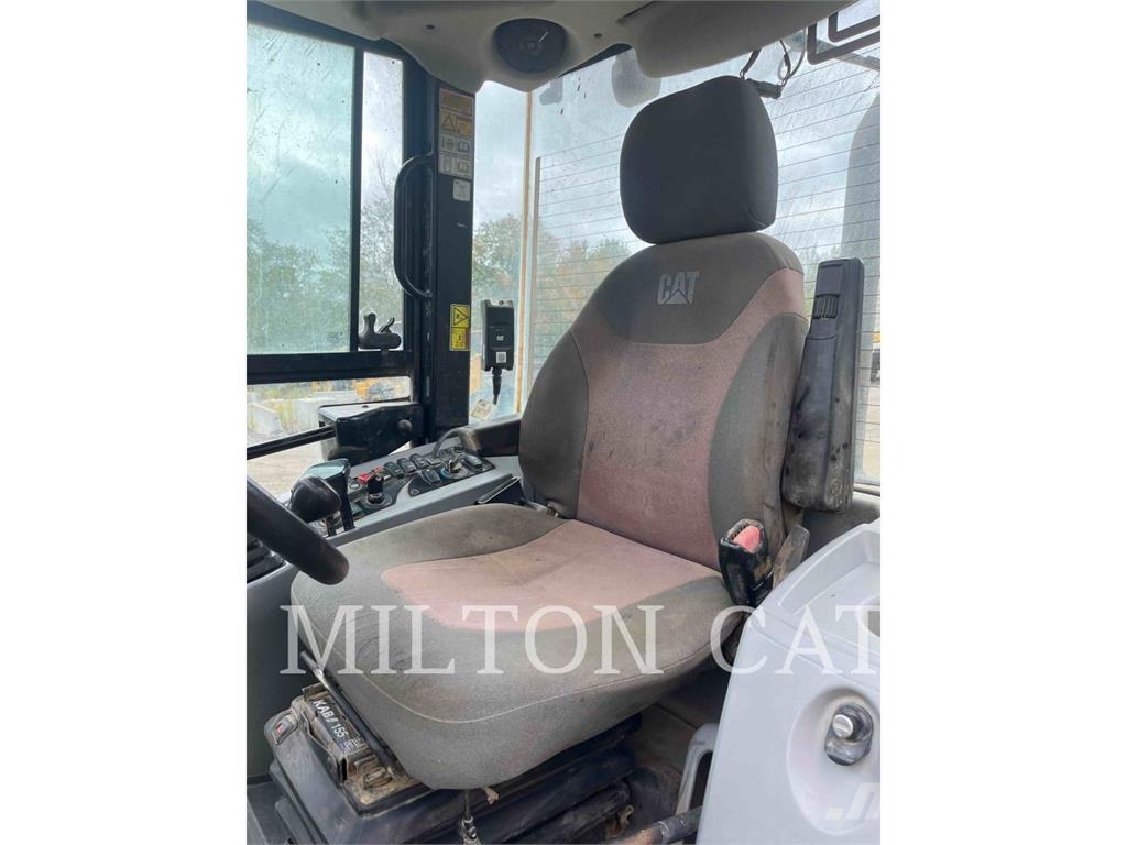 CAT 908M Gumikerekes homlokrakodók