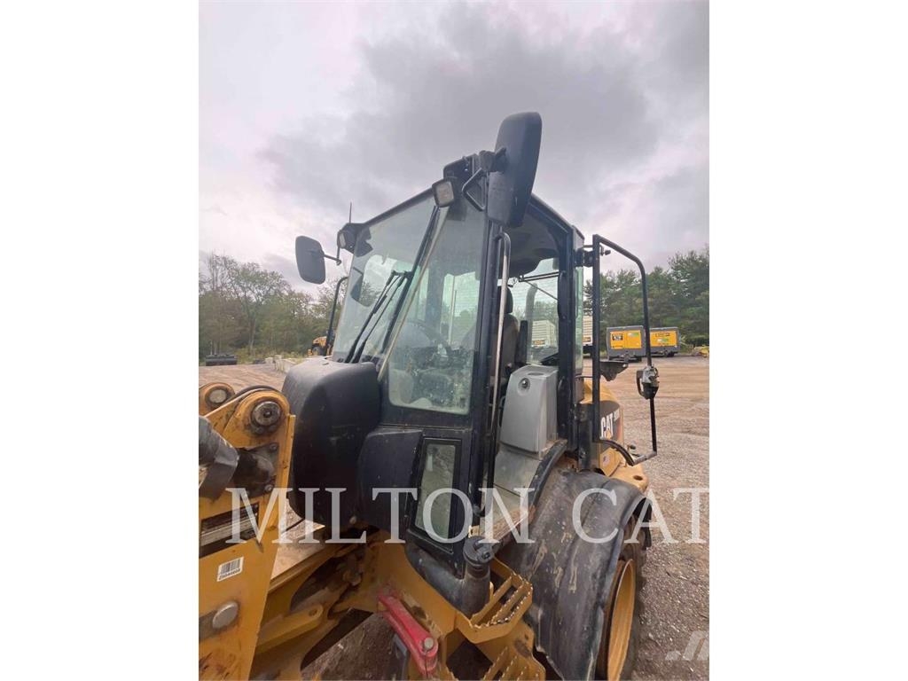 CAT 908M Gumikerekes homlokrakodók