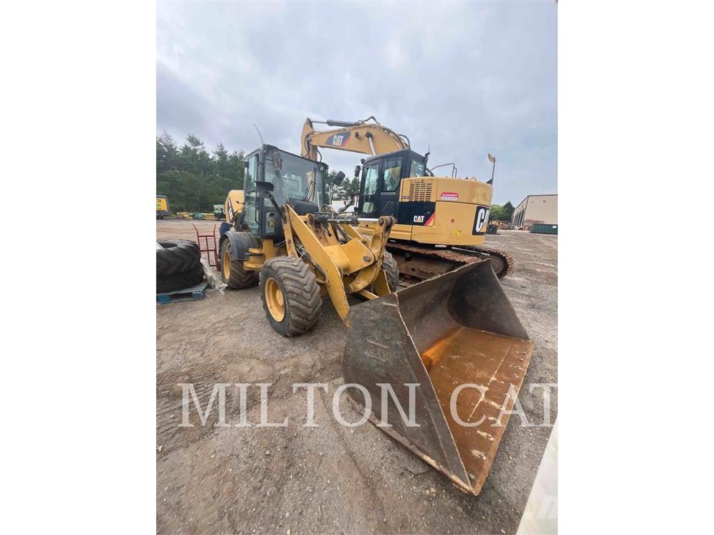 CAT 908M Gumikerekes homlokrakodók