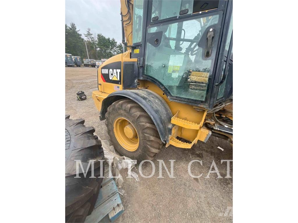CAT 908M Gumikerekes homlokrakodók