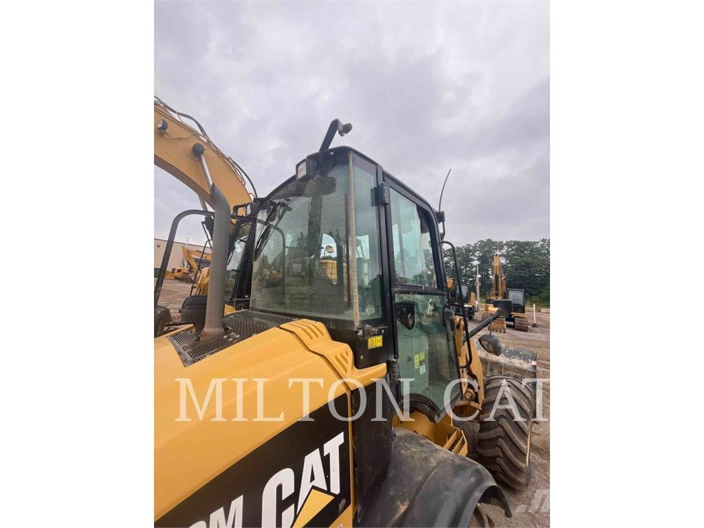 CAT 908M Gumikerekes homlokrakodók