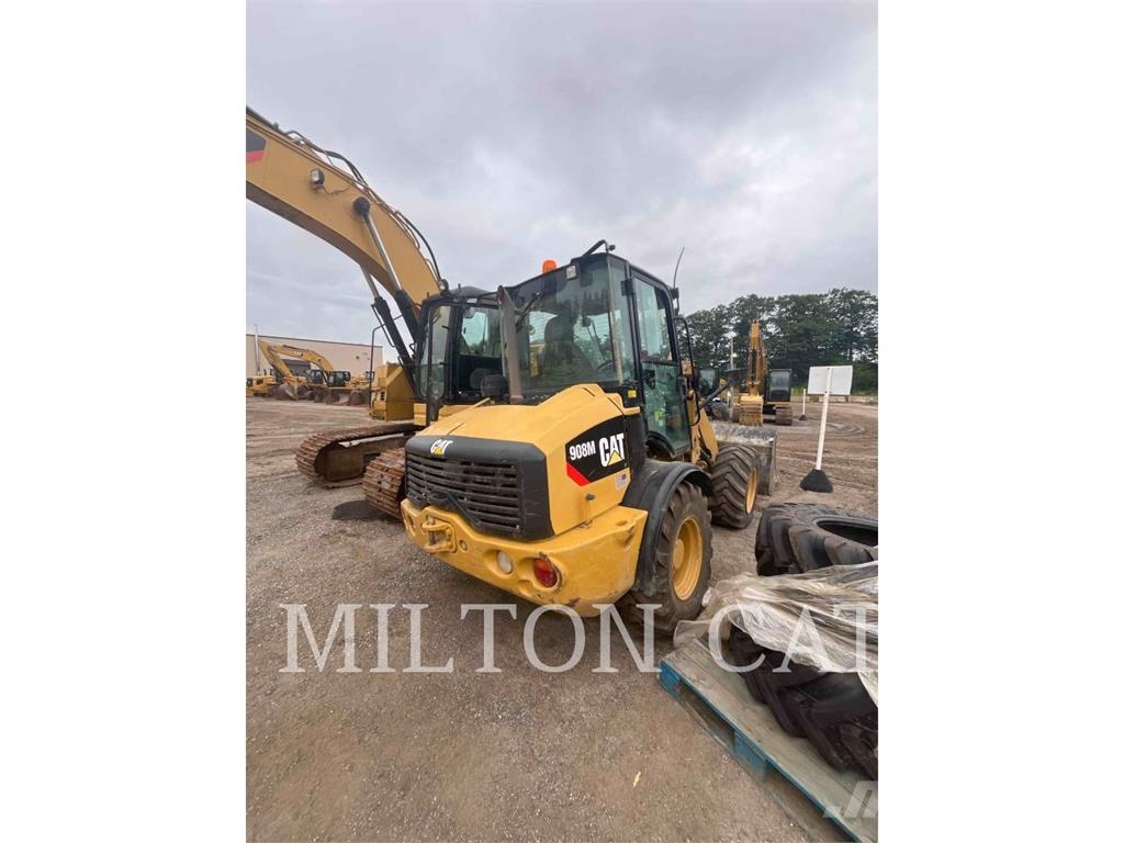 CAT 908M Gumikerekes homlokrakodók