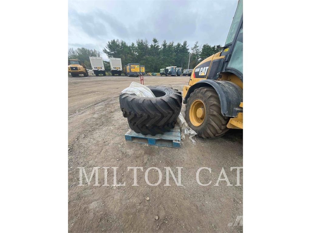 CAT 908M Gumikerekes homlokrakodók