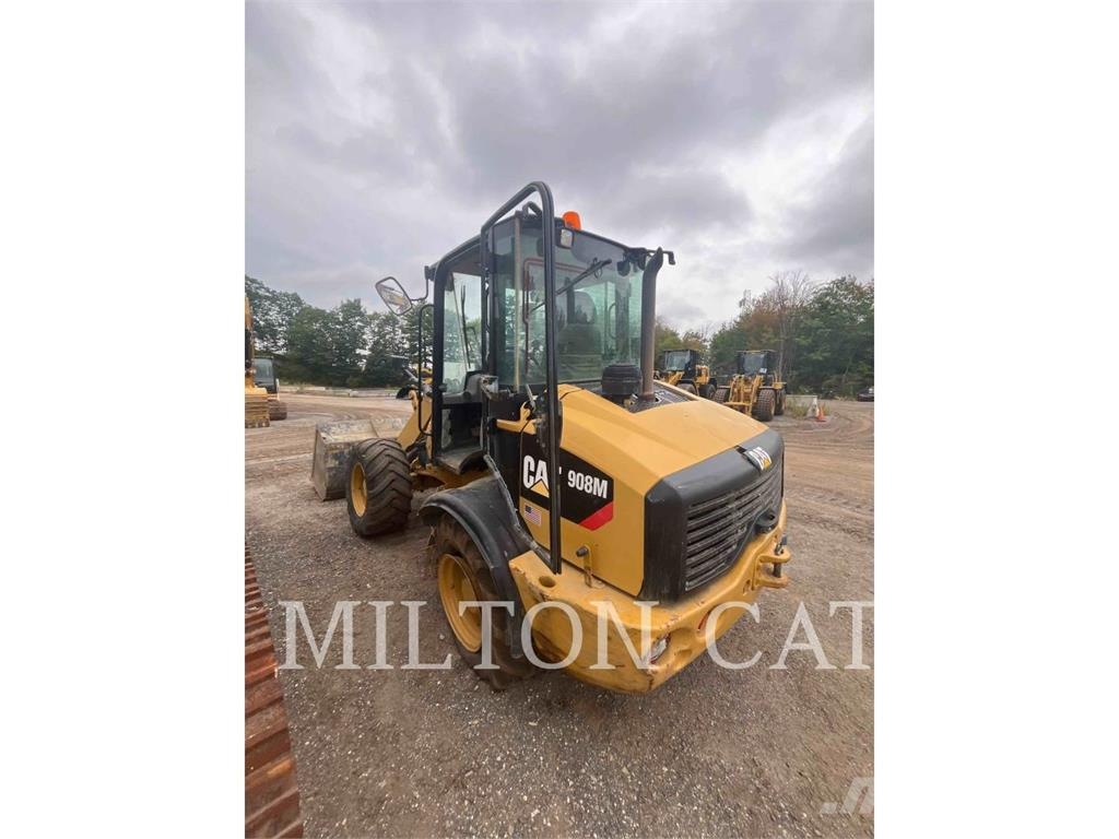 CAT 908M Gumikerekes homlokrakodók