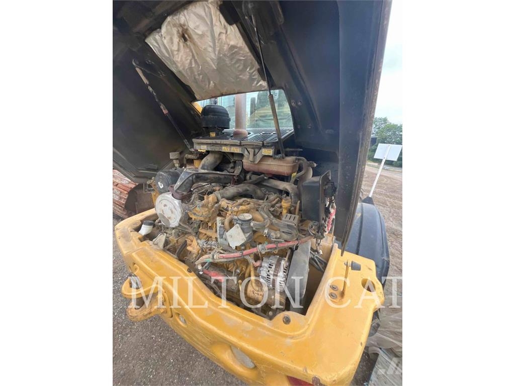 CAT 908M Gumikerekes homlokrakodók