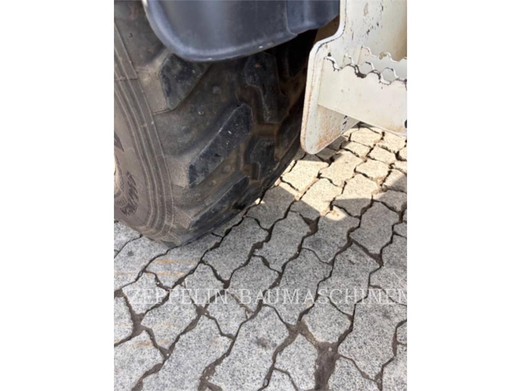 CAT 908M Kolesni nakladalci