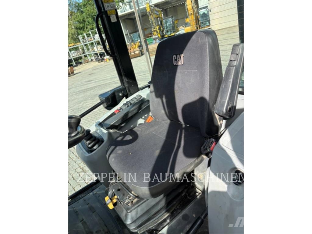 CAT 908M Kolesni nakladalci