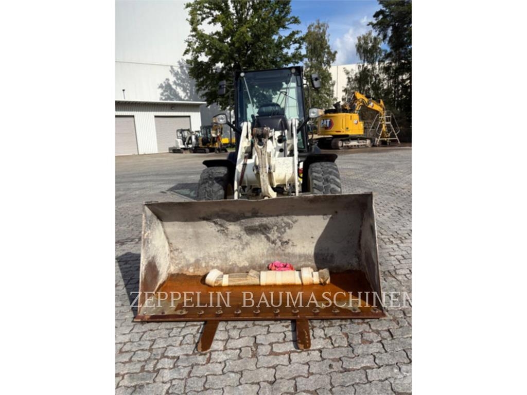 CAT 908M Kolesni nakladalci