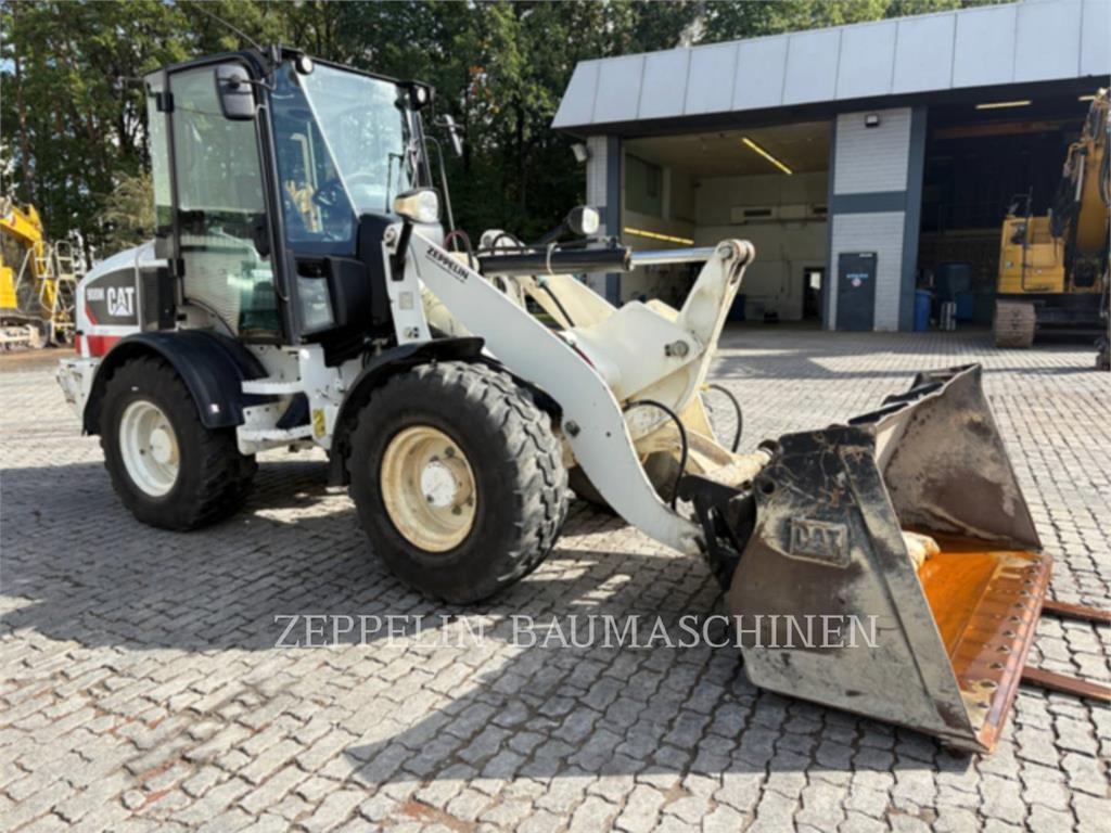 CAT 908M Kolesni nakladalci