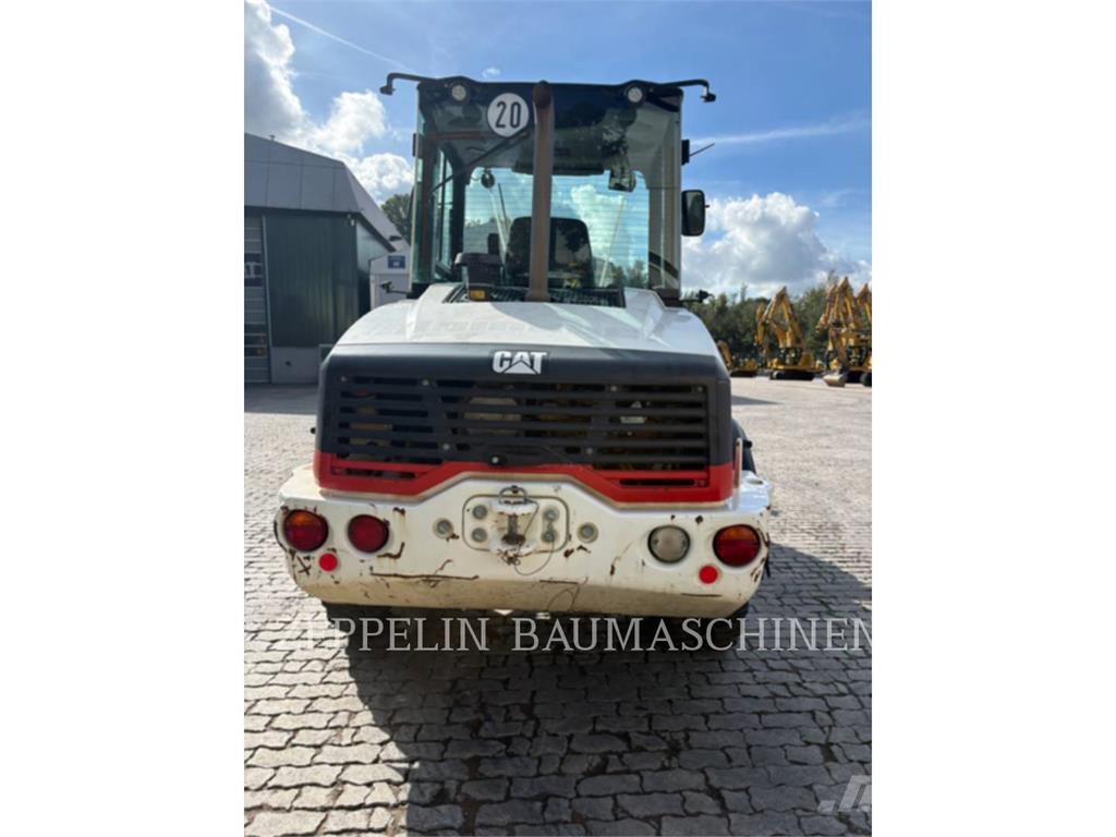 CAT 908M Kolesni nakladalci