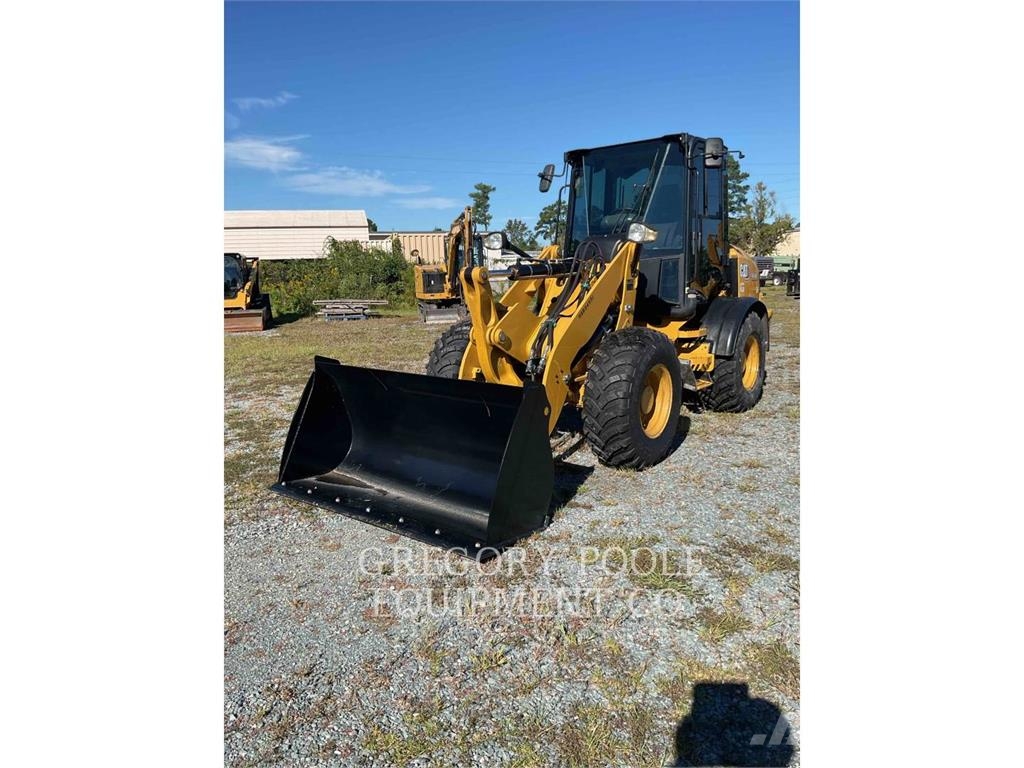 CAT 908M Gumikerekes homlokrakodók