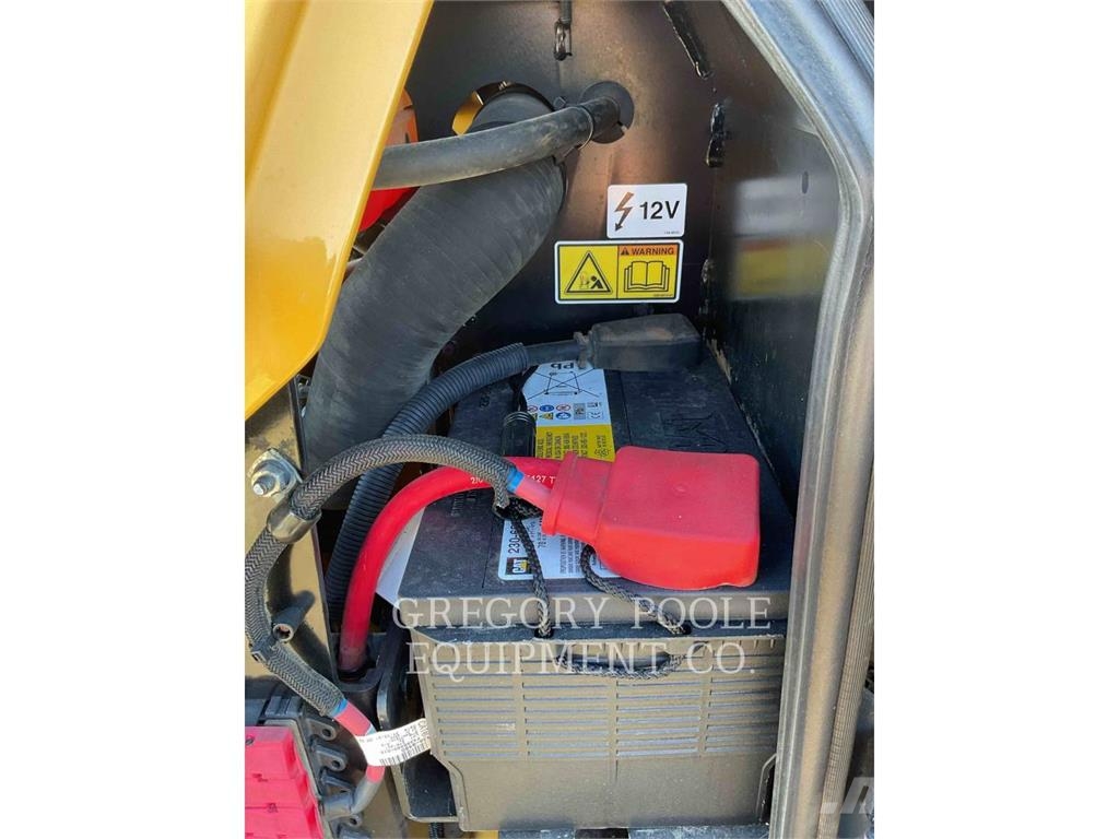 CAT 908M Gumikerekes homlokrakodók
