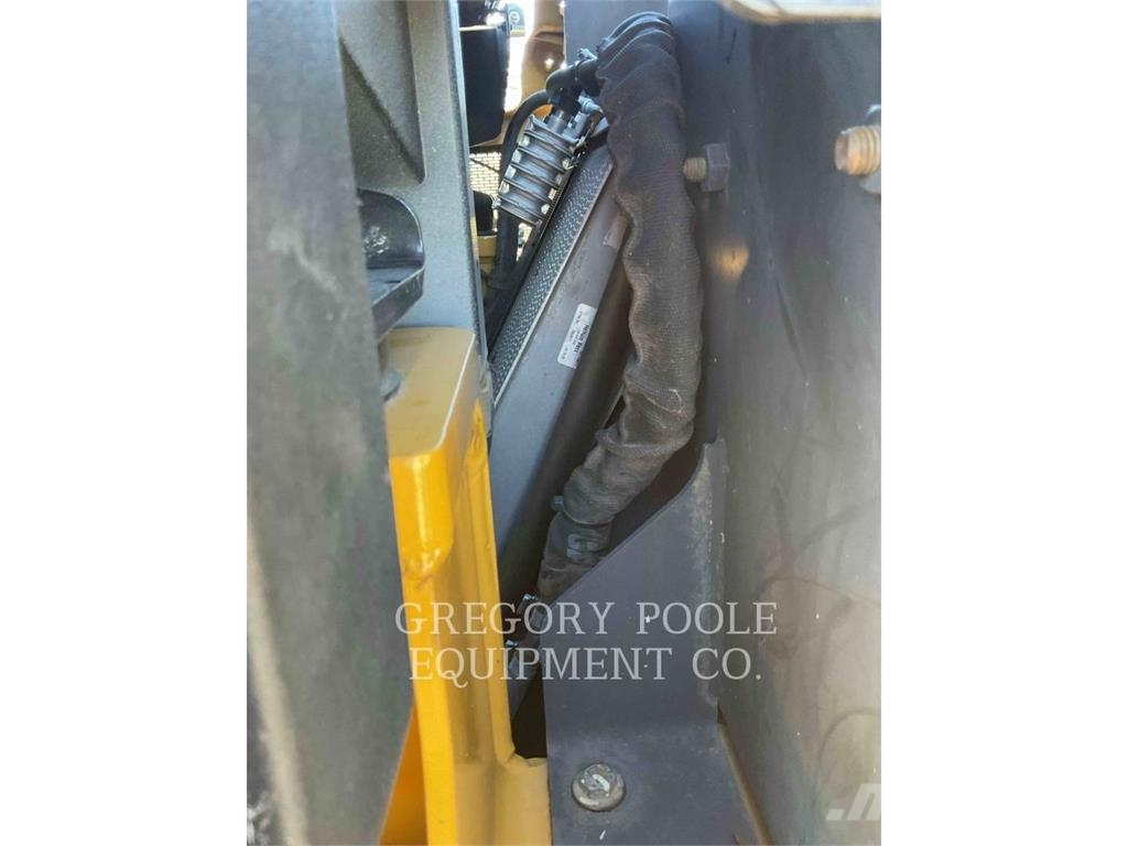 CAT 908M Gumikerekes homlokrakodók