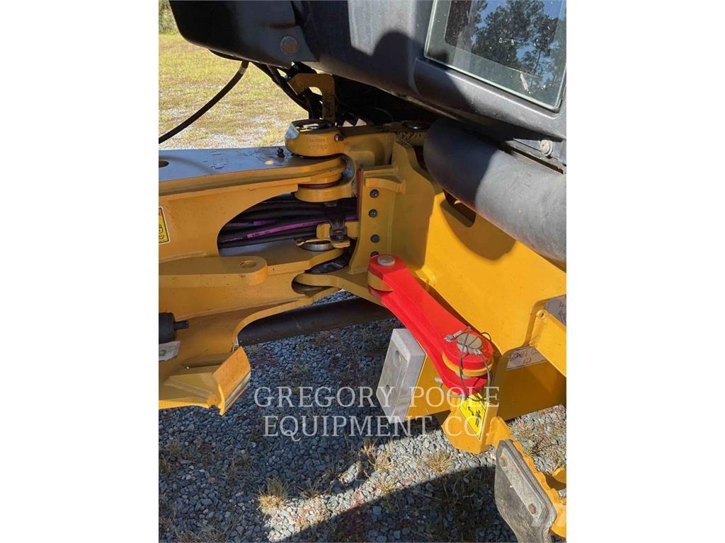 CAT 908M Gumikerekes homlokrakodók