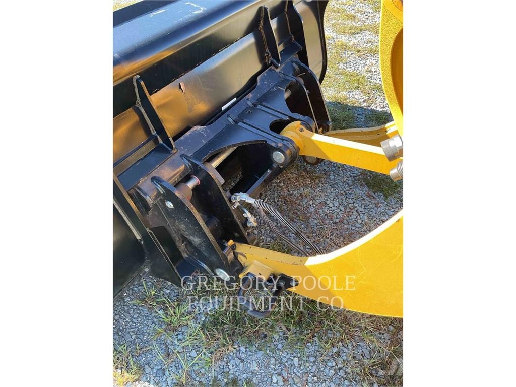 CAT 908M Gumikerekes homlokrakodók