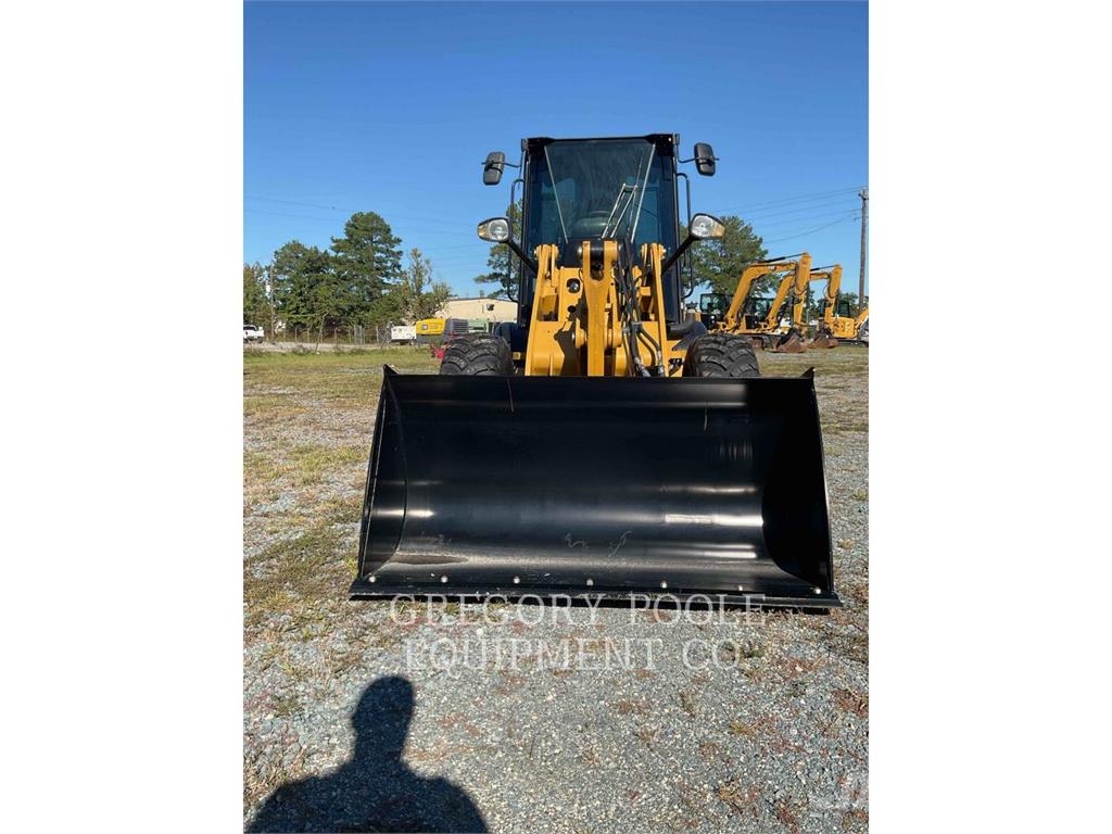 CAT 908M Gumikerekes homlokrakodók