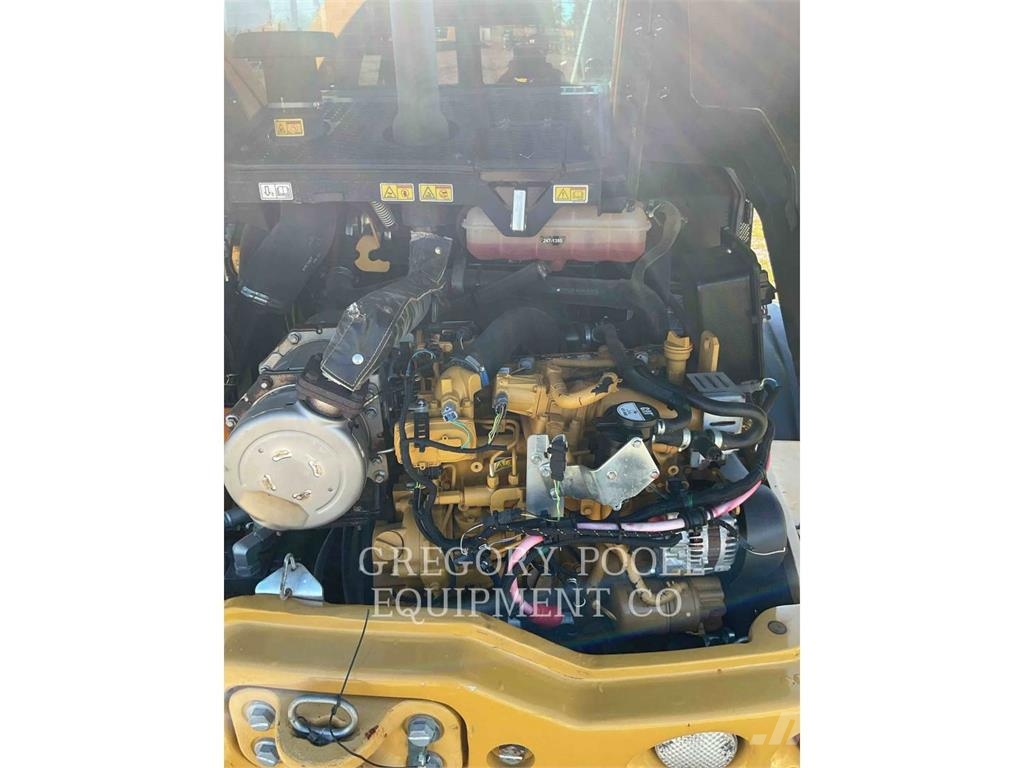 CAT 908M Gumikerekes homlokrakodók