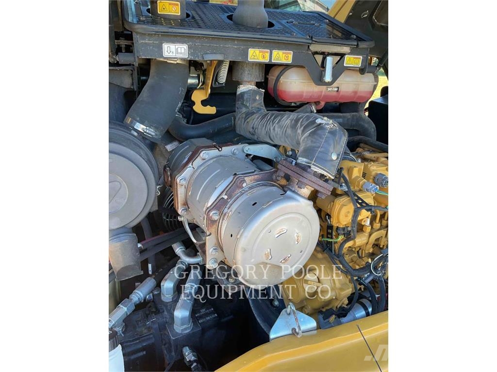 CAT 908M Gumikerekes homlokrakodók