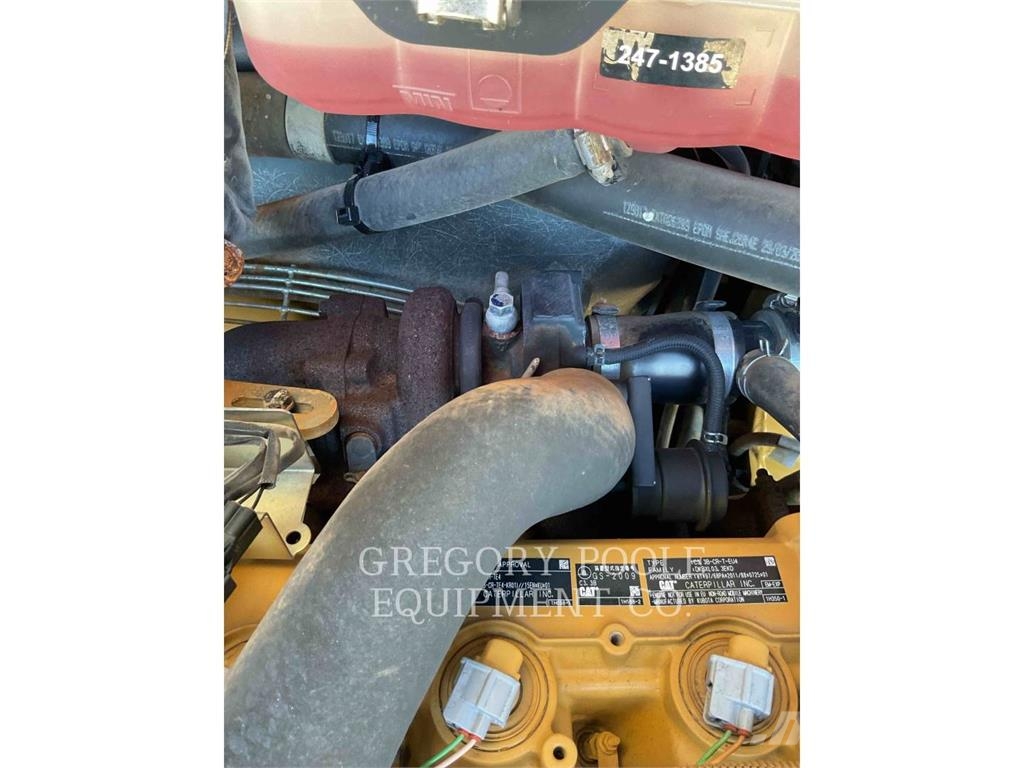 CAT 908M Gumikerekes homlokrakodók