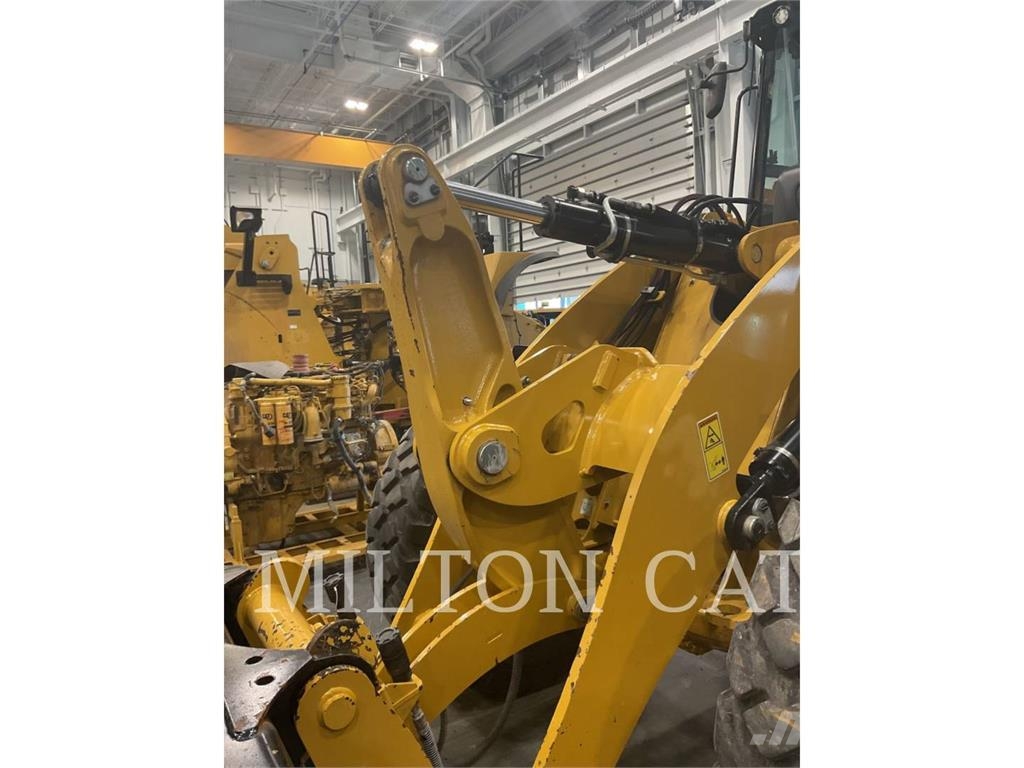 CAT 914 Gumikerekes homlokrakodók