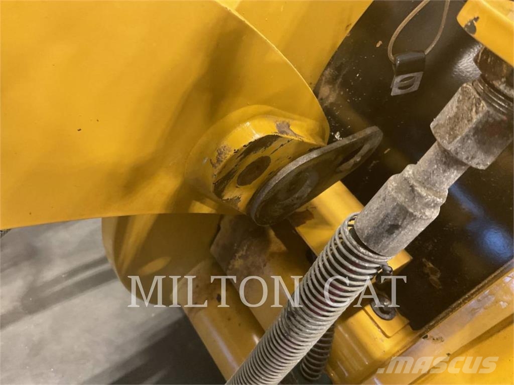 CAT 914 Gumikerekes homlokrakodók