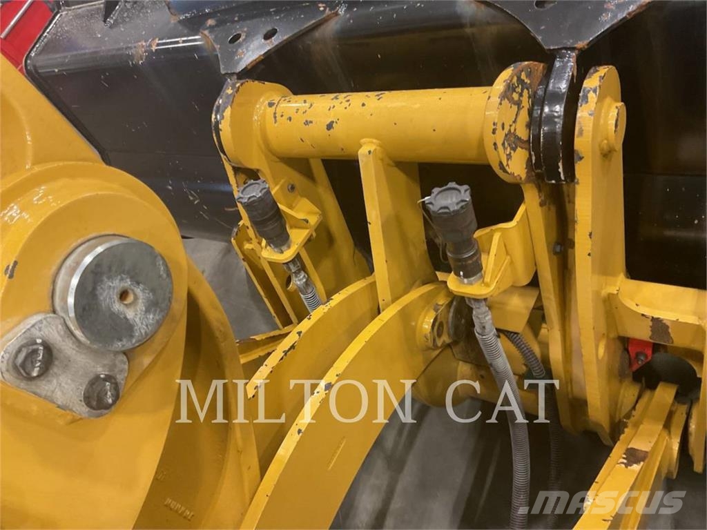 CAT 914 Gumikerekes homlokrakodók