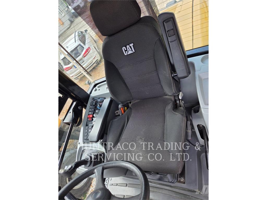 CAT 914-14 لوادر بعجل