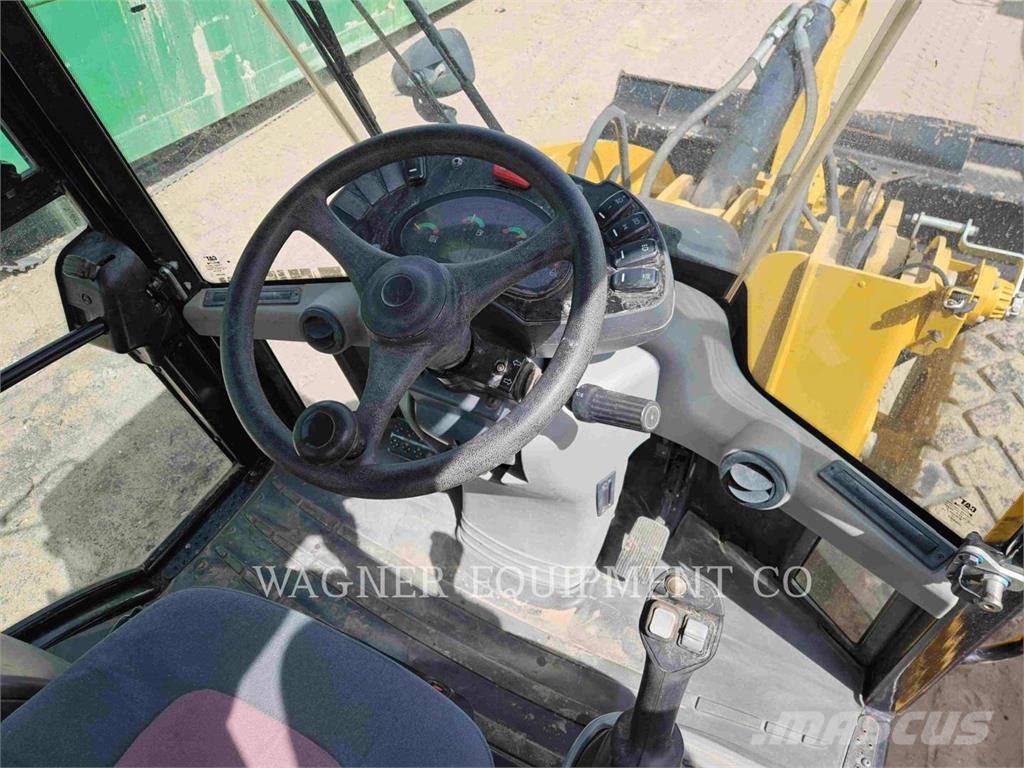 CAT 918M لوادر بعجل
