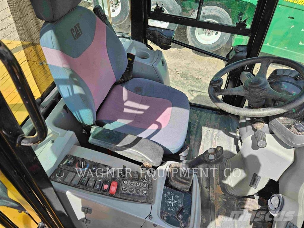 CAT 918M لوادر بعجل