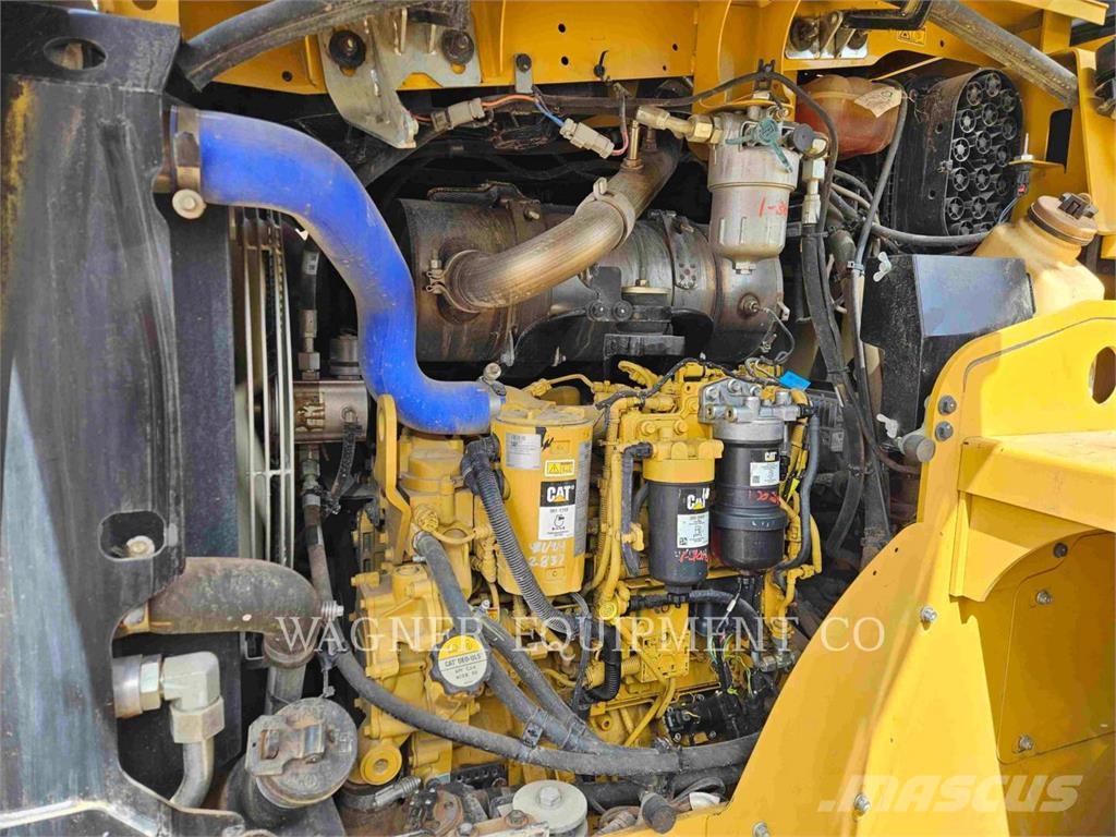 CAT 918M لوادر بعجل