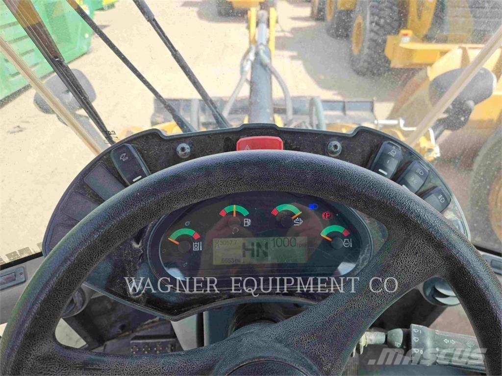 CAT 918M لوادر بعجل