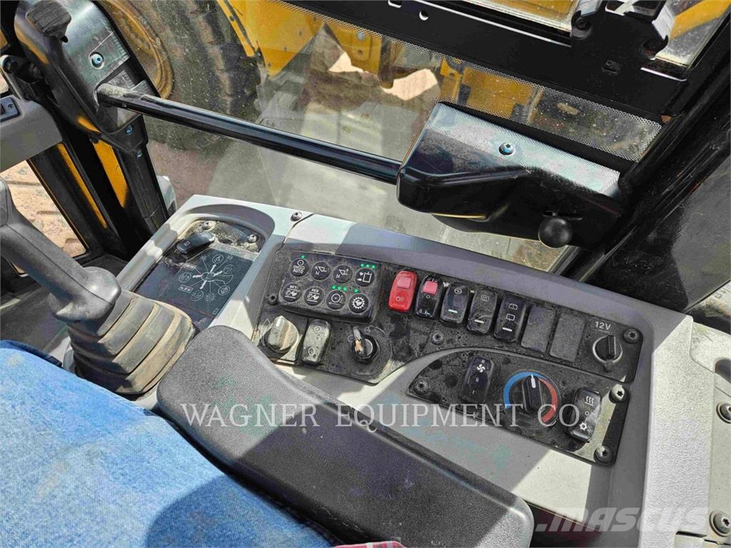 CAT 918M لوادر بعجل