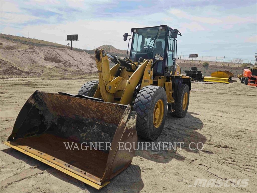 CAT 918M لوادر بعجل